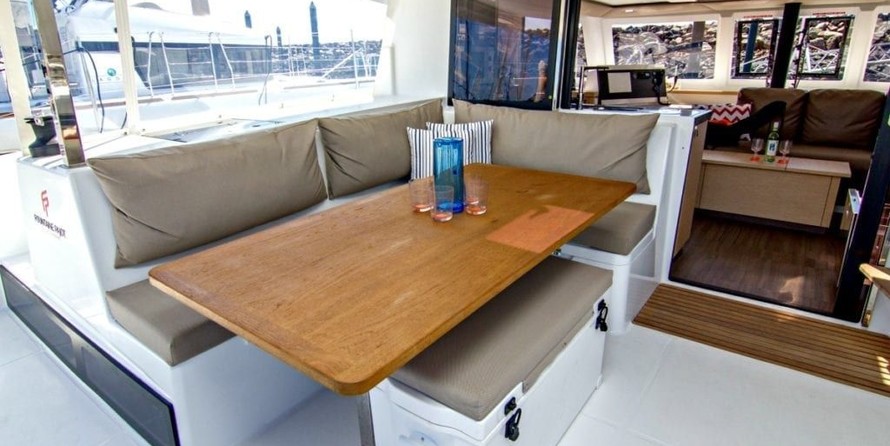 Fountaine Pajot Lucia 40