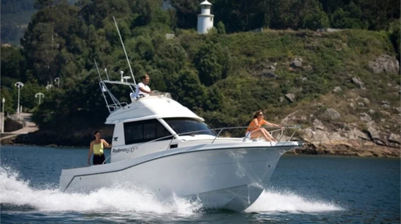 Rodman 870 Fly