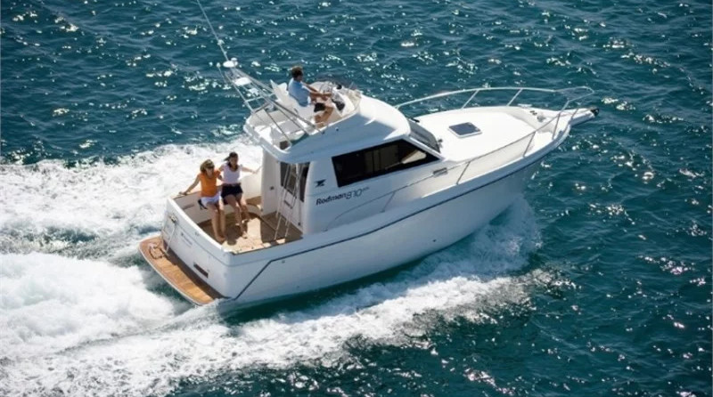 Rodman 870 Fly