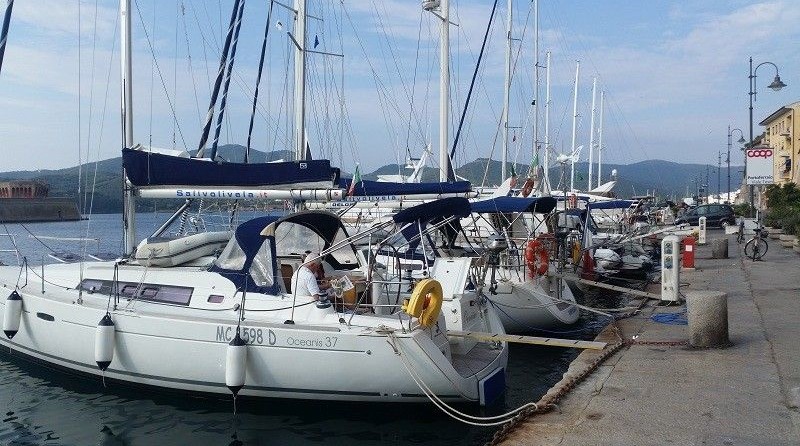 Beneteau Oceanis 37