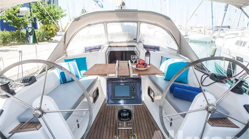Hanse 345