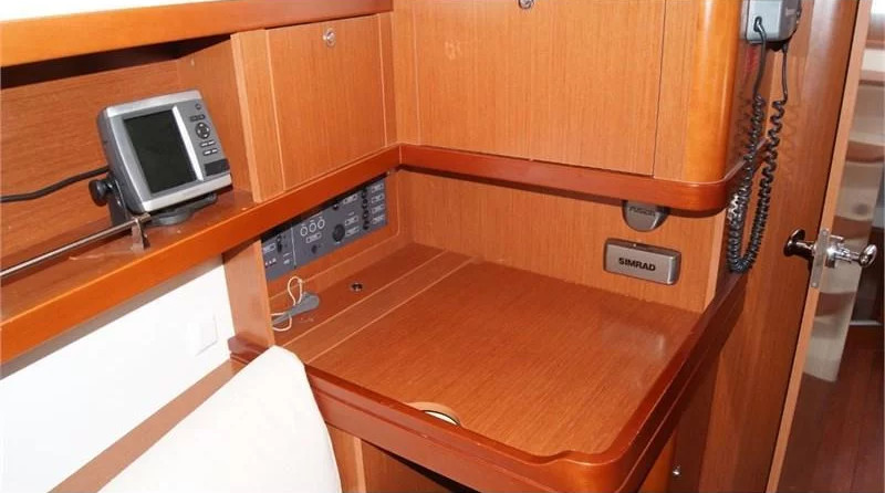 Beneteau Oceanis 37