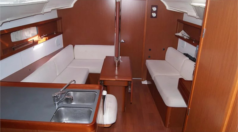 Beneteau Oceanis 37