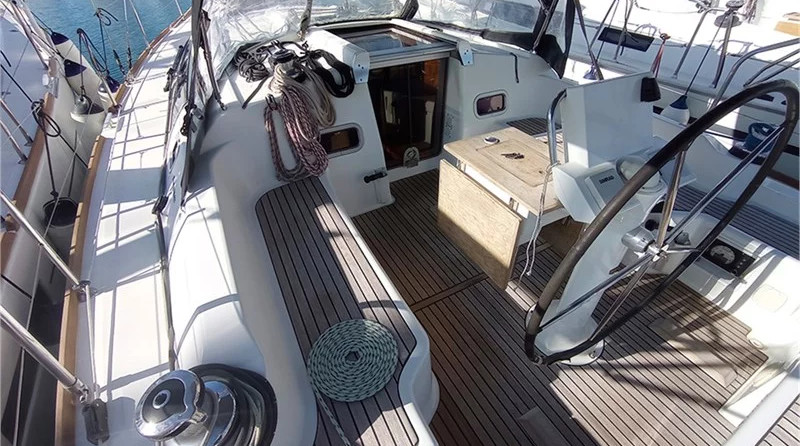 Beneteau Oceanis 37