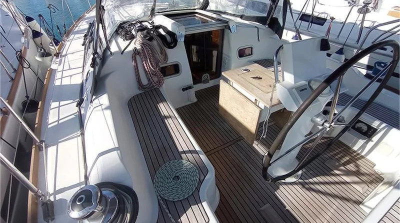Beneteau Oceanis 37