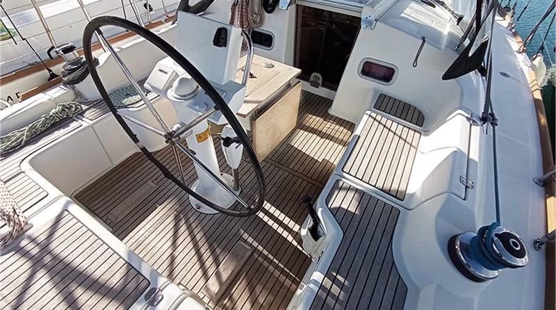Beneteau Oceanis 37