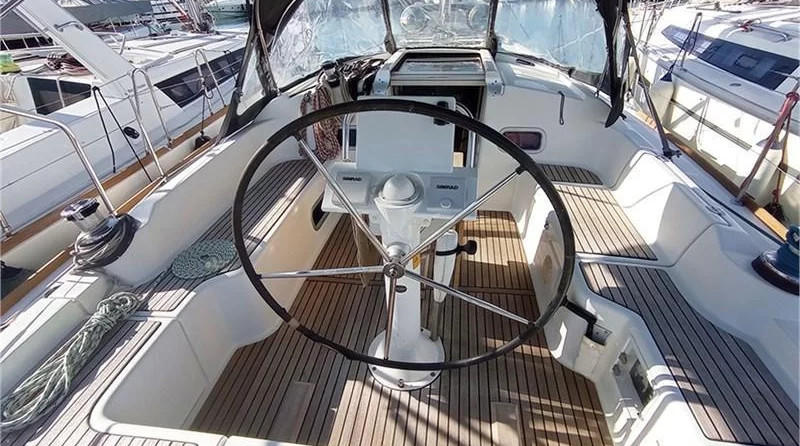 Beneteau Oceanis 37
