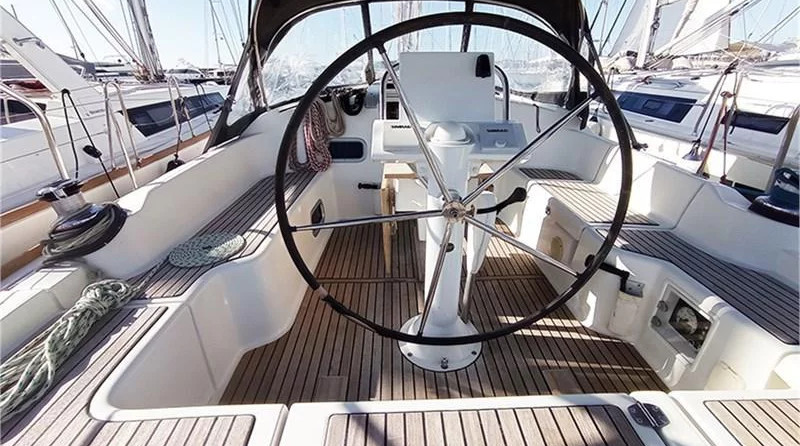 Beneteau Oceanis 37