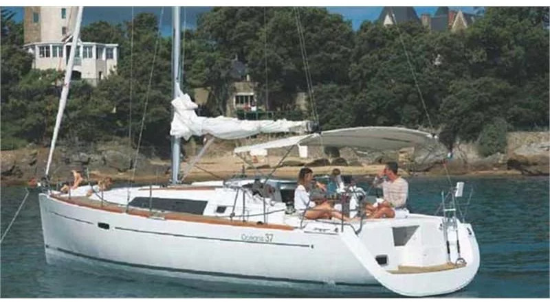 Beneteau Oceanis 37