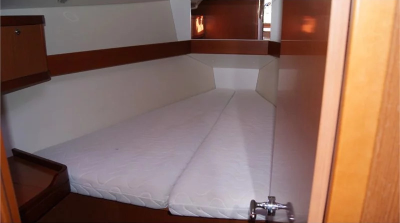 Beneteau Oceanis 37