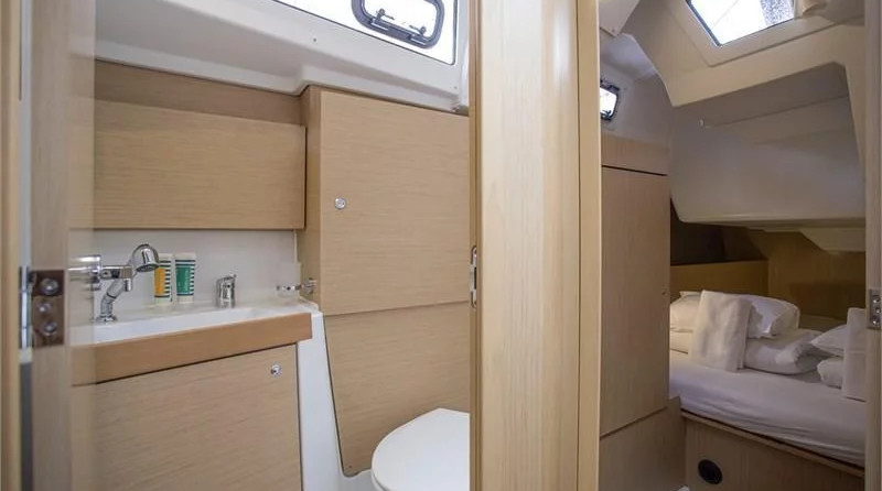 Beneteau Oceanis 38.1