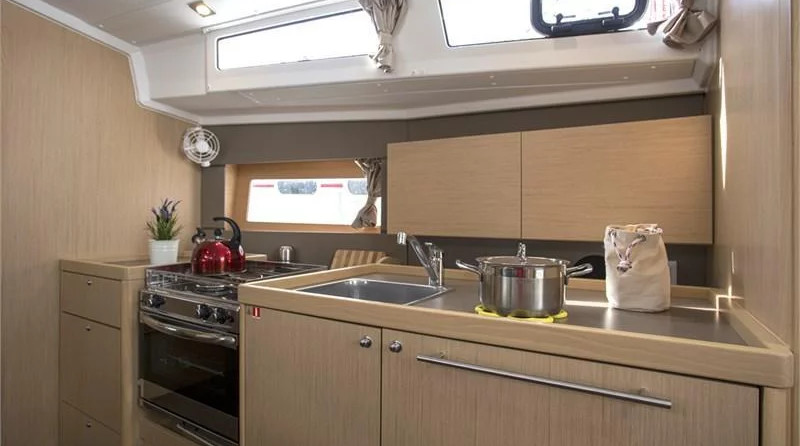 Beneteau Oceanis 38.1