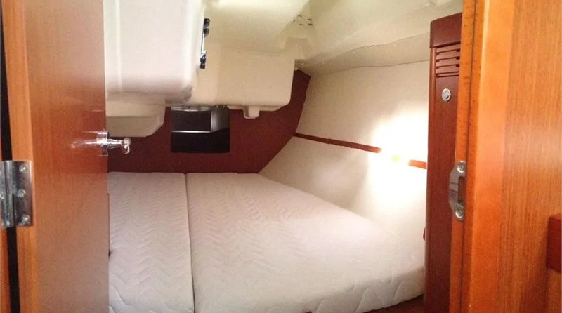 Beneteau Oceanis 37