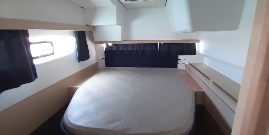 Fountaine Pajot Lucia 40