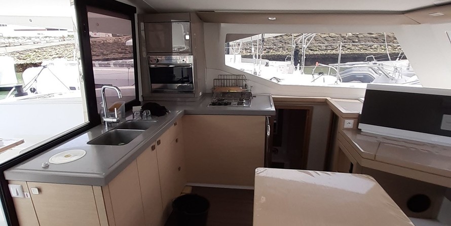 Fountaine Pajot Lucia 40