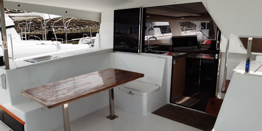 Fountaine Pajot Lucia 40