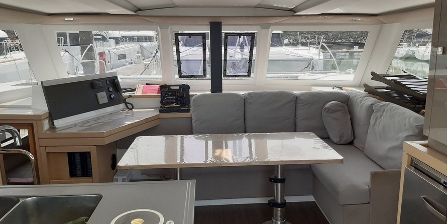 Fountaine Pajot Lucia 40