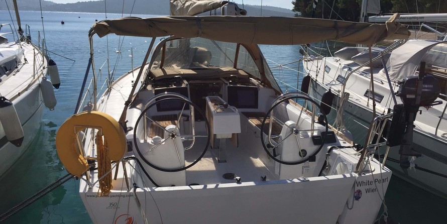 Dufour 350