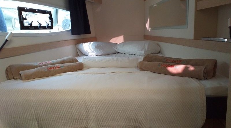 Fountaine Pajot Lucia 40