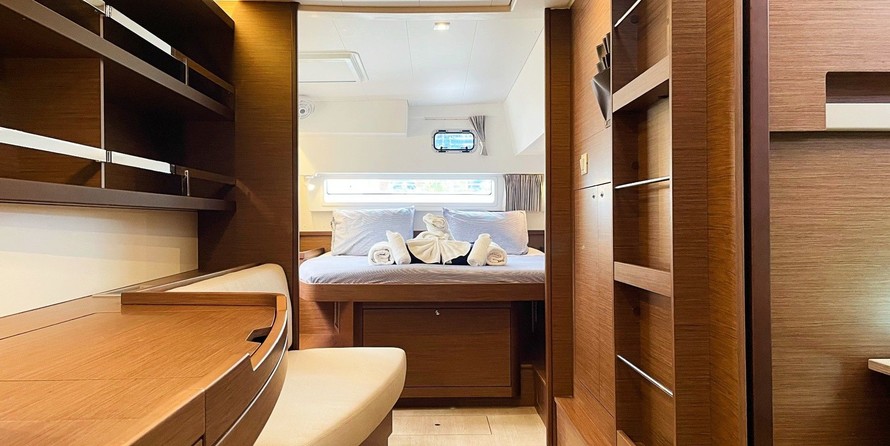 Lagoon 42