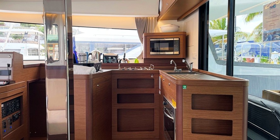 Lagoon 42