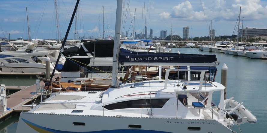 Island Spirit 410