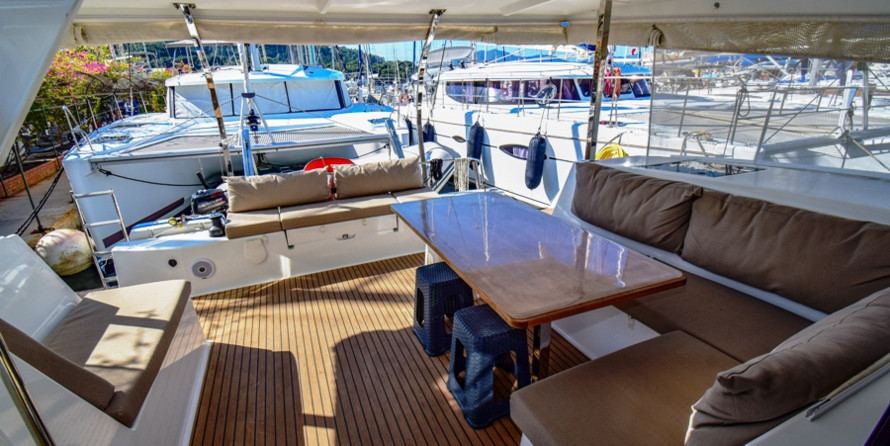Fountaine Pajot Lucia 40
