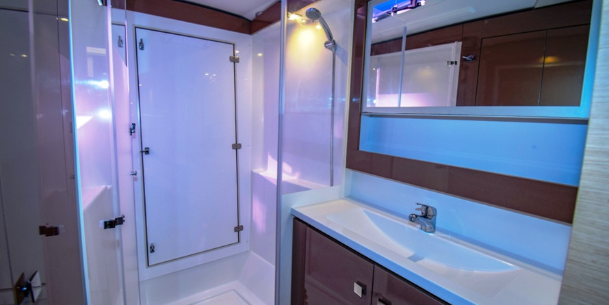 Fountaine Pajot Lucia 40