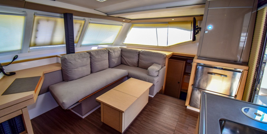 Fountaine Pajot Lucia 40