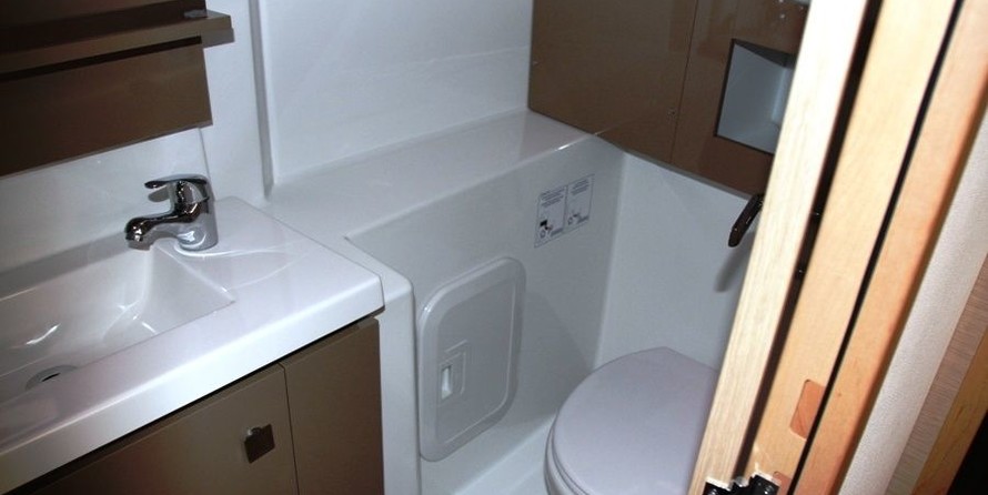 Fountaine Pajot Lucia 40