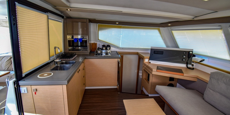 Fountaine Pajot Lucia 40