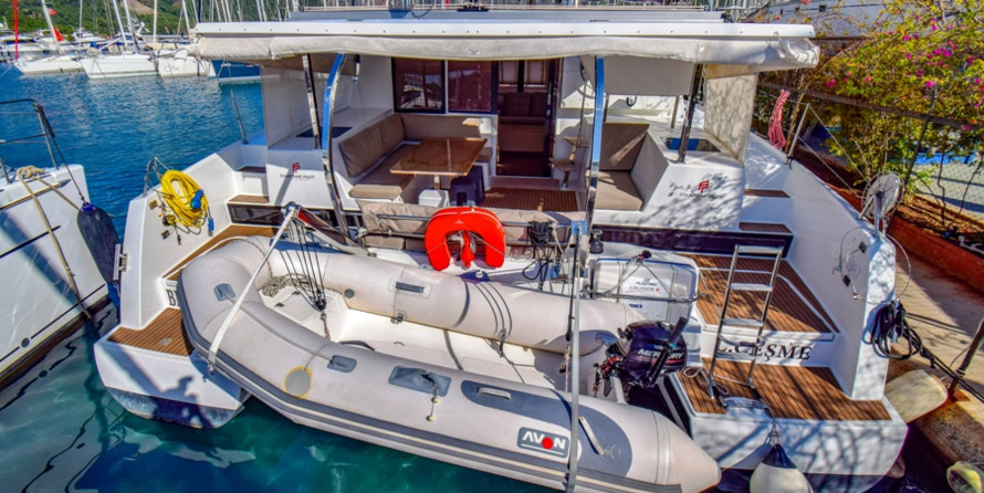 Fountaine Pajot Lucia 40