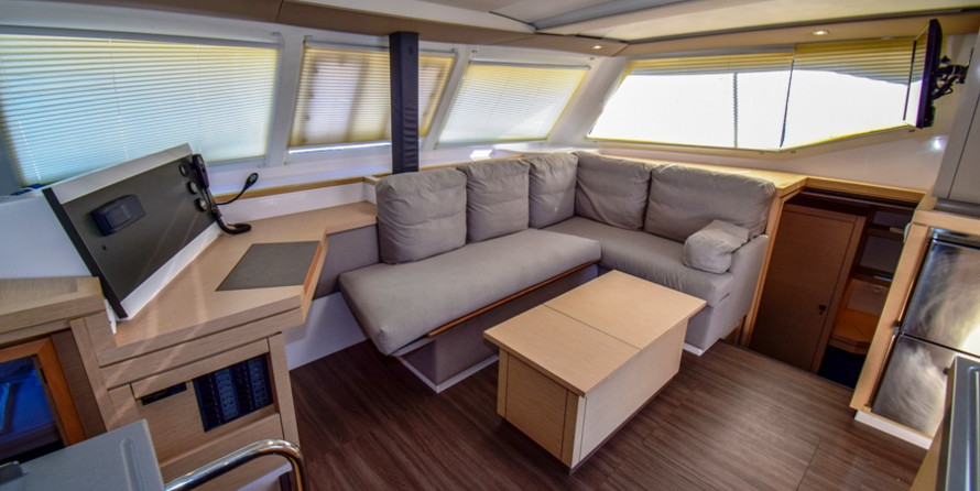 Fountaine Pajot Lucia 40