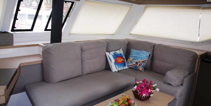 Fountaine Pajot Lucia 40