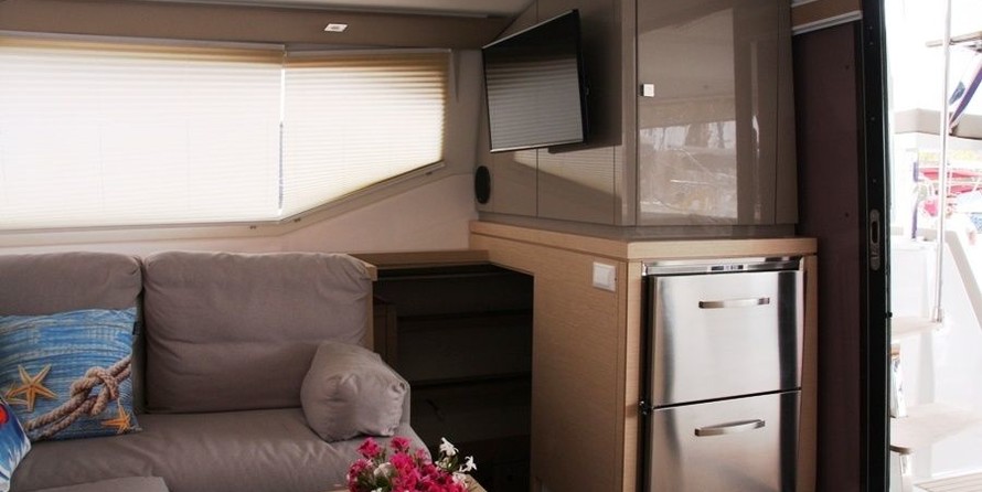 Fountaine Pajot Lucia 40