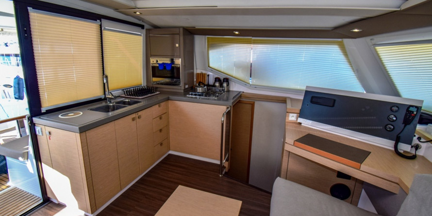 Fountaine Pajot Lucia 40