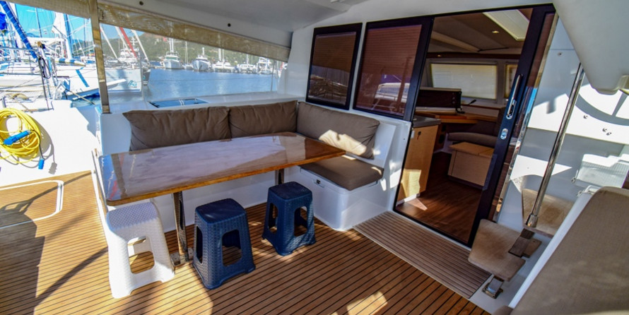 Fountaine Pajot Lucia 40