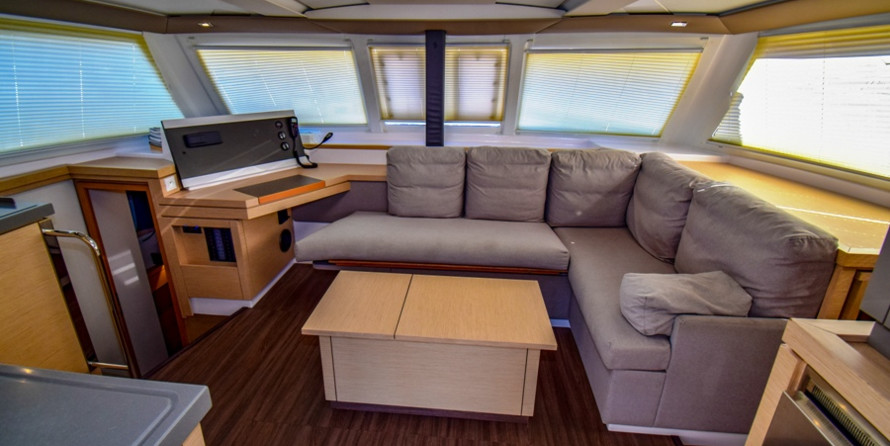 Fountaine Pajot Lucia 40