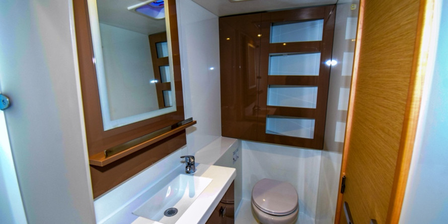 Fountaine Pajot Lucia 40