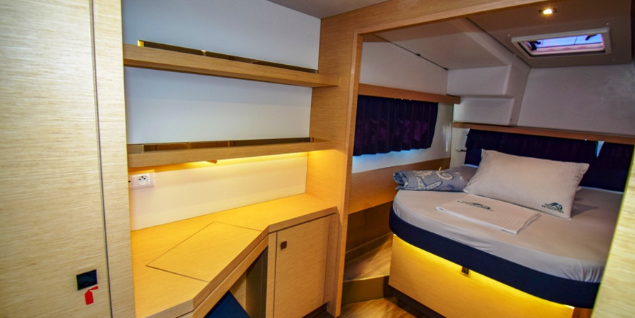 Fountaine Pajot Lucia 40