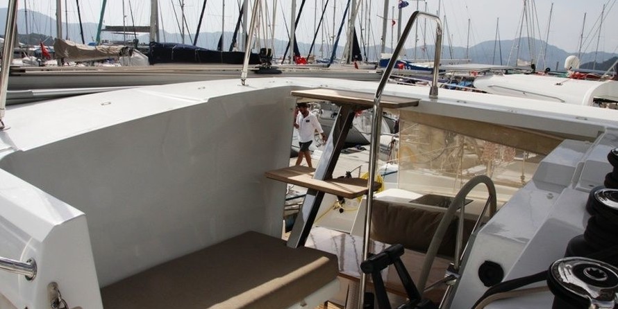 Fountaine Pajot Lucia 40