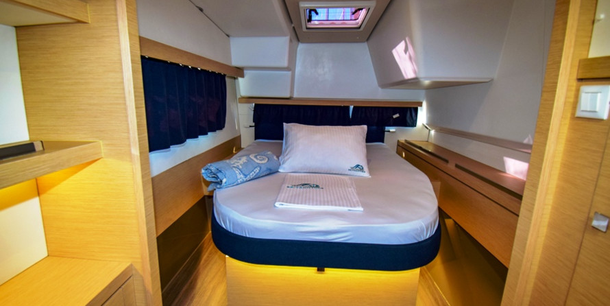 Fountaine Pajot Lucia 40