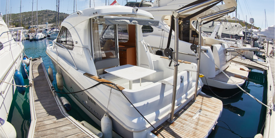 Beneteau Antares 8