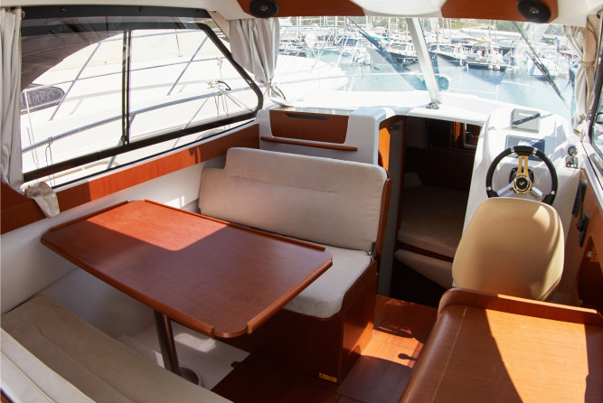 Beneteau Antares 8