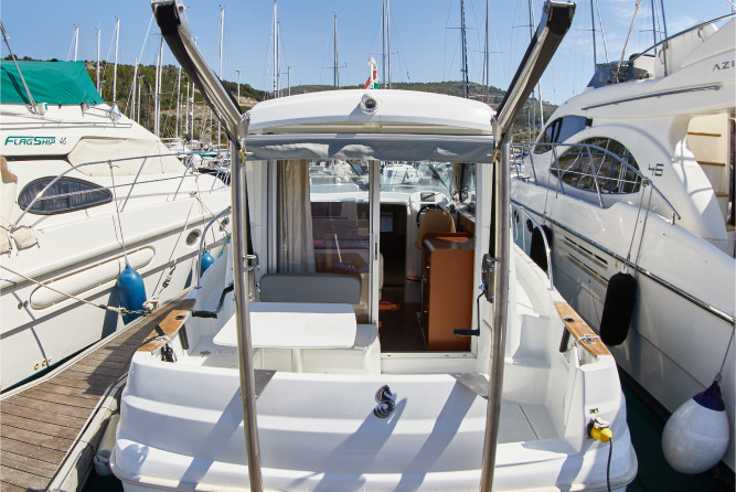 Beneteau Antares 8