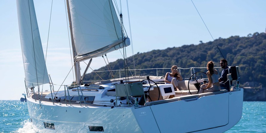 Dufour 390