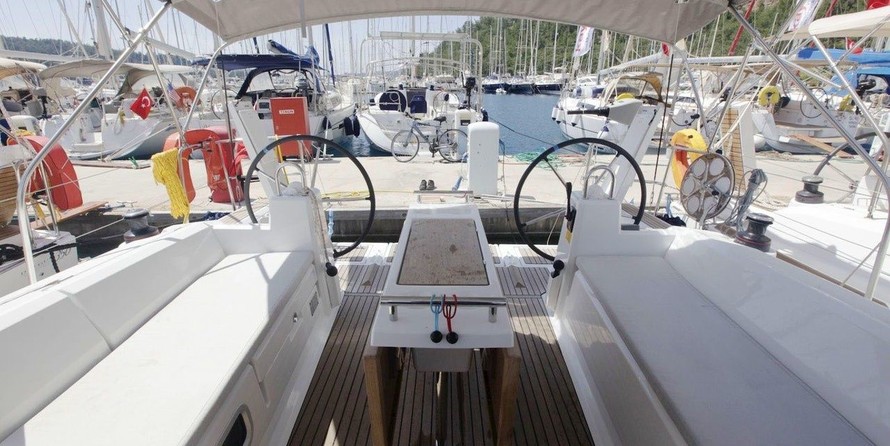 Beneteau Oceanis 38