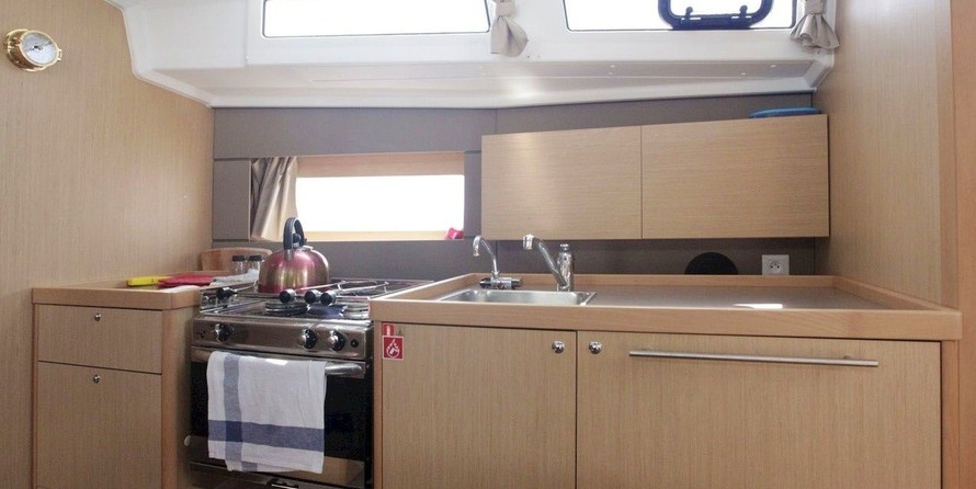 Beneteau Oceanis 38
