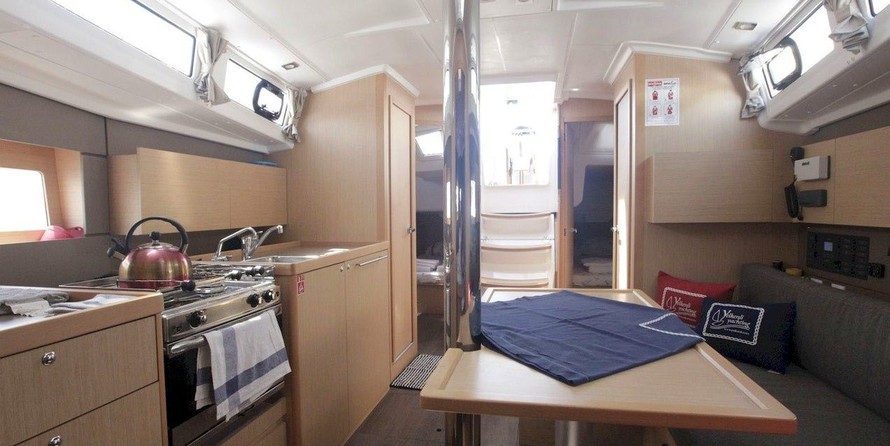 Beneteau Oceanis 38