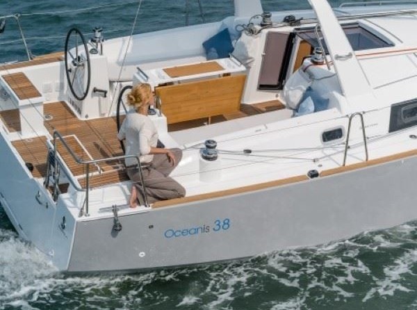 Beneteau Oceanis 38